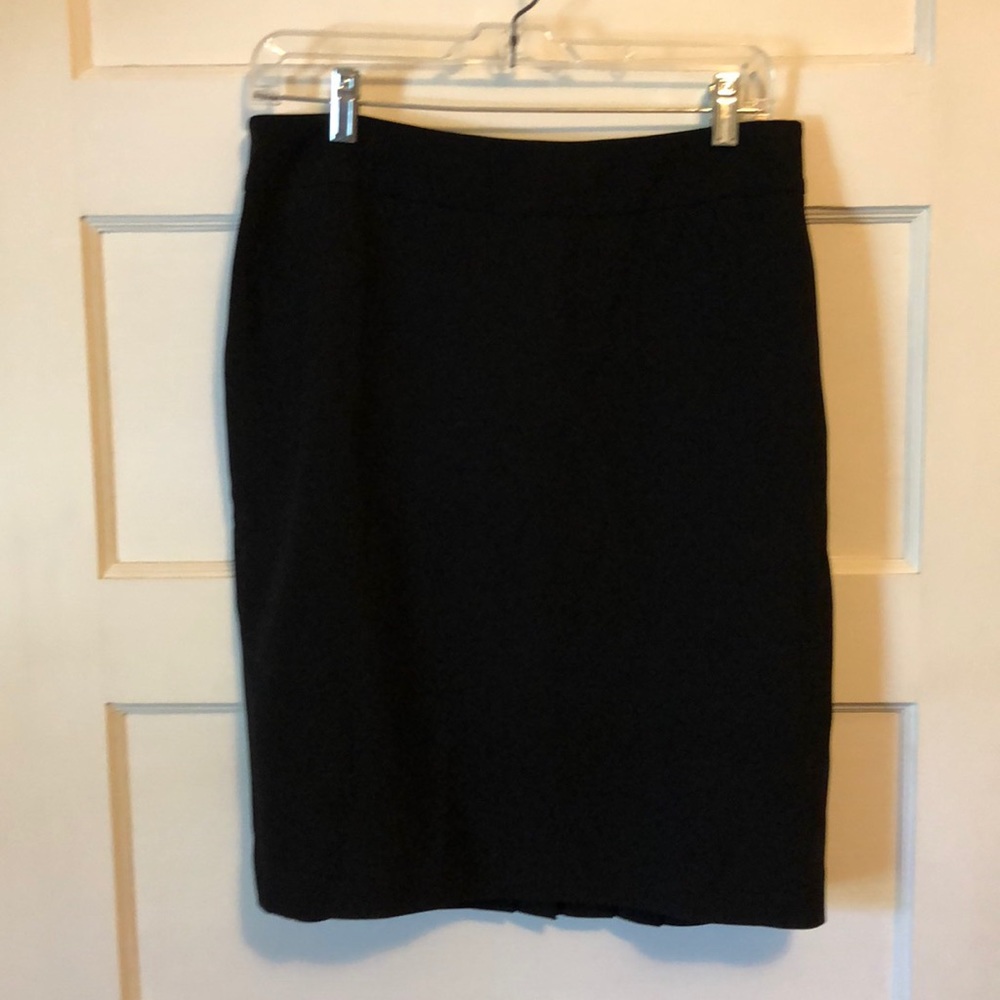 Ann Taylor Black skirt w/ Pleats down the back